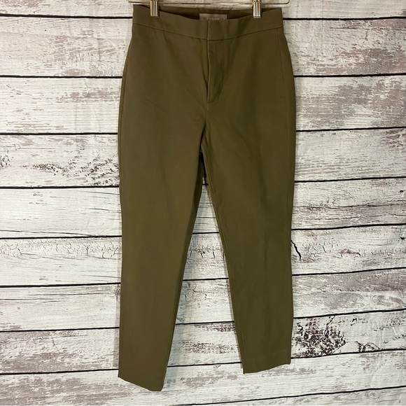 Everlane the Fixed-Waist Stretch Cotton Pant in Olive Green. - Picture 3 of 10